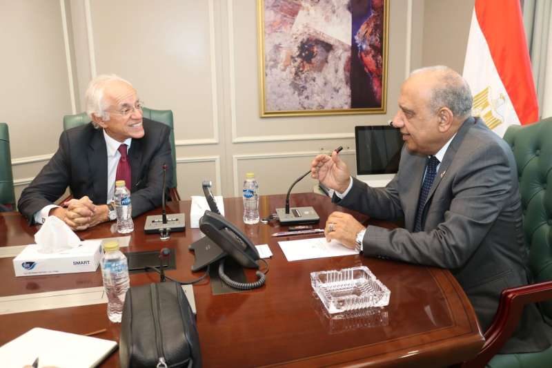 وزير الكهرباء يبحث مع رئيس «كوبولوزيس» مستجدات مشروع الربط الكهربائي المصري اليوناني