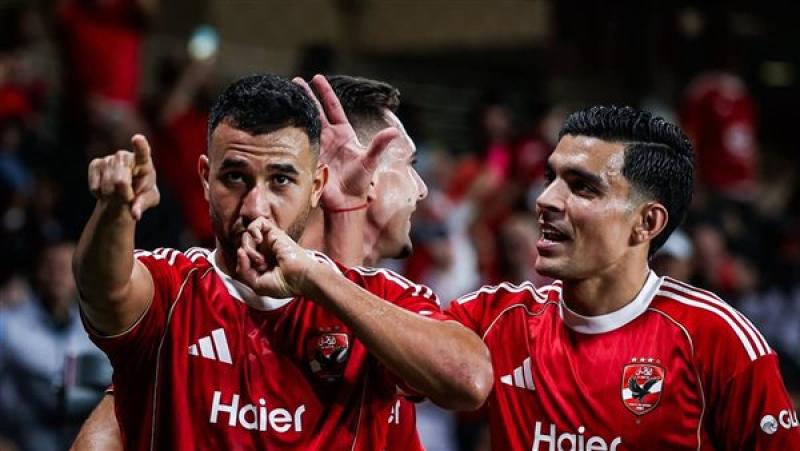 الأهلي يهزم سيراميكا كليوباترا بثنائية ويتأهل لنهائي كأس السوبر المصري