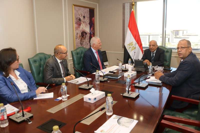 وزير الكهرباء يبحث مع تحالف رينيرجي جروب بارتنرز إنشاء مشروع متكامل للطاقات المتجددة