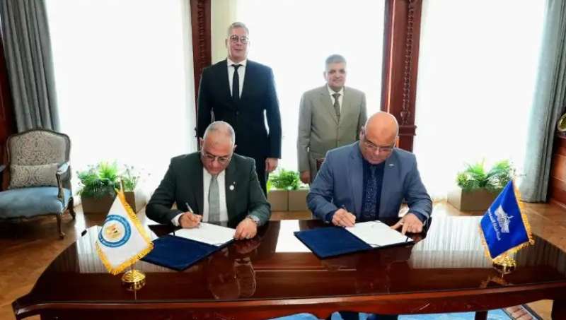 وزارة البترول وهيئة قناة السويس توقعان مذكرة لإنشاء محطة لإسالة وتموين الغاز