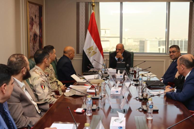 وزير الكهرباء يجتمع برؤساء الشركة المصرية للتعدين والجهاز التنفيذي للإشراف على مشروعات المحطات النووية