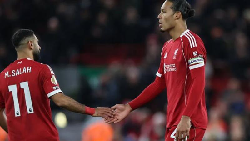 فان دايك: قرار إبقاء صلاح على مقاعد البدلاء يثير الجدل في ليفربول