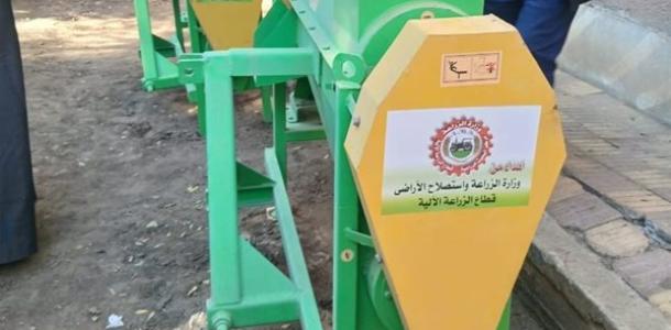لدعم صغار الفلاحين.. «الزراعة» توزع أكثر من 400 «فراطة ذرة»