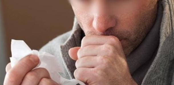 استشاري أمراض معدية يحذر: لا تستخدم المضادات الحيوية لعلاج الإنفلونزا