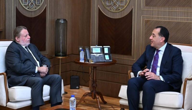 رئيس الوزراء يلتقي محافظ البنك المركزي لمتابعة معدل التضخم وتوافر السلع الأساسية