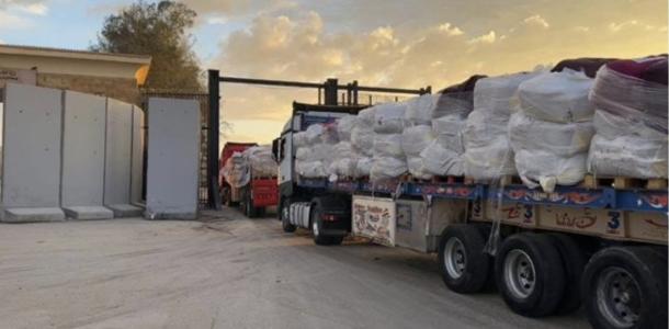 الهلال الأحمر المصري يمد غزة بخيام وبطاطين وملابس شتوية عبر «زاد العزة» الـ94