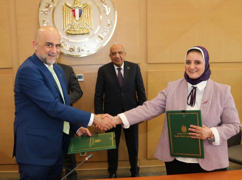 وزير الكهرباء ونظيره الأردني يشهدان مراسم توقيع عقد تبادل الطاقة لعام 2026