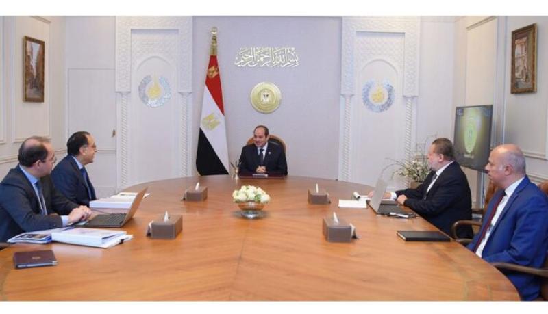 بحضور محافظ البنك المركزي.. الرئيس السيسي يوجّه بالتركيز على زيادة مستويات احتياطي النقد الأجنبي