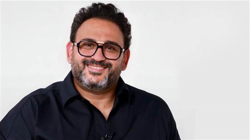 أكرم حسني يعلن عن جولة جديدة لمسرحية «ماتصغروناش» في المحافظات