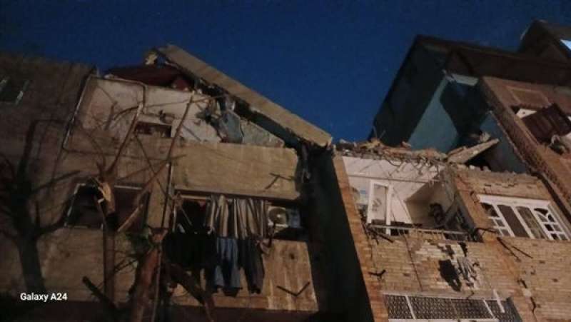 محافظة الجيزة تكشف تداعيات انهيار عقار سكنى فى حى إمبابة