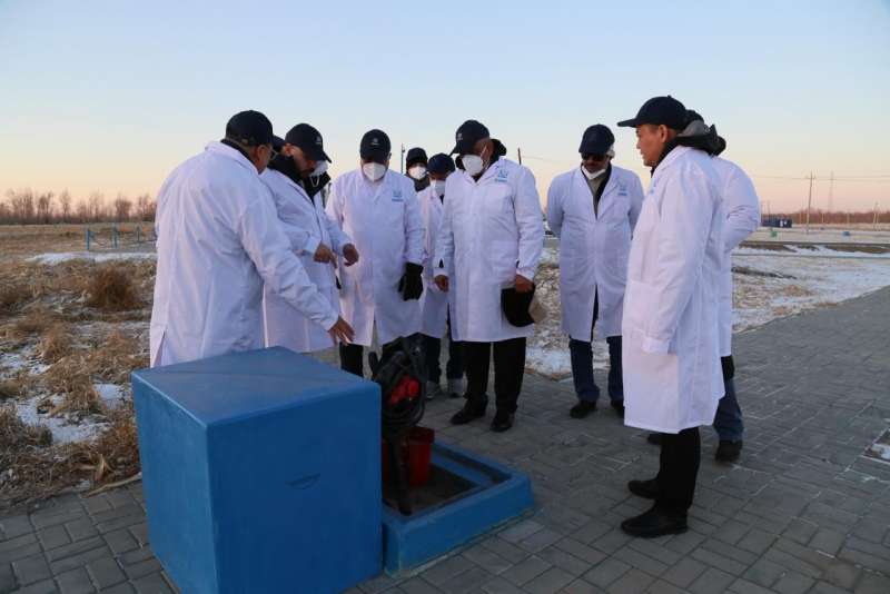 وزير الكهرباء يزور منجم للخامات ومصنع استخلاص العناصر الاستراتيجية بالصين