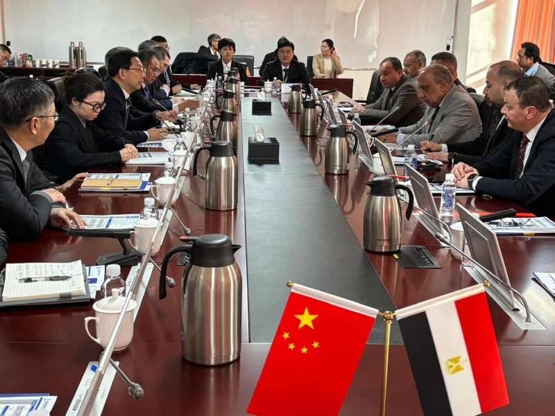 وزير الكهرباء يبحث مع مدير مجموعة شركات المؤسسة الوطنية الصينية للطاقة النووية سبل التعاون