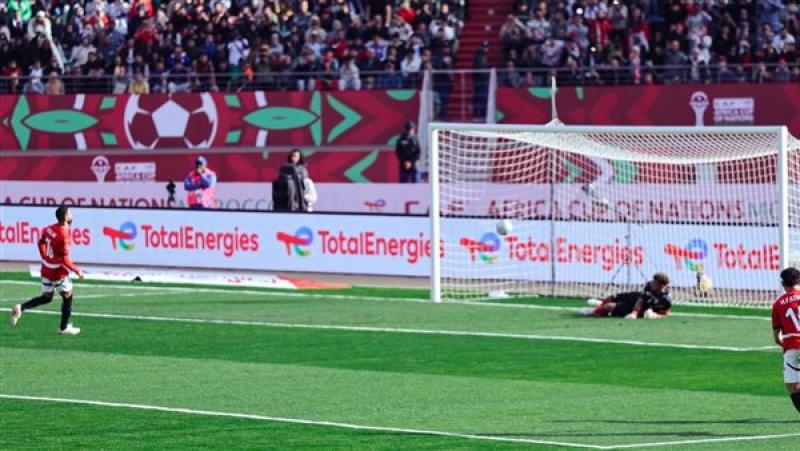 بعشرة لاعبين.. منتخب مصر أول المتأهلين إلى دور الـ16 في أمم إفريقيا بعد الفوز على جنوب إفريقيا