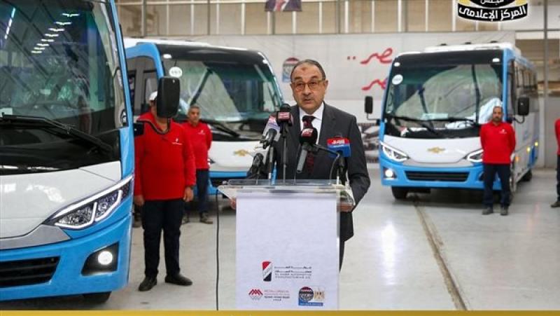 «صنع في مصر» تعود بقوة.. تسليم الدفعة الأولى من الميني باص «نصر ستار» من إنتاج النصر للسيارات