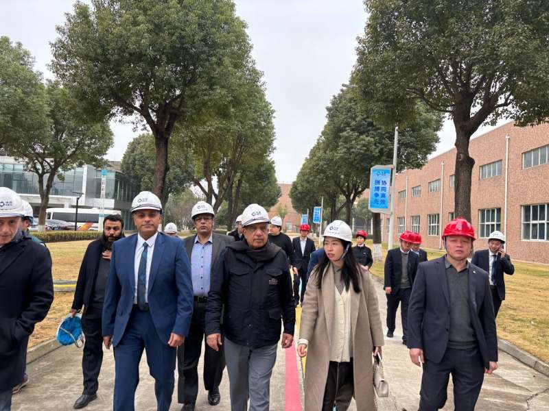 وزير الكهرباء يشهد مراسم توقيع اتفاقية إنشاء مجمع صناعي متكامل بطاقة 5 جيجاوات خلايا شمسية