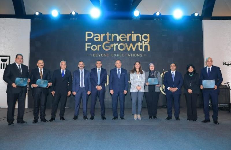 البنك الأهلي المصري ومصر لتأمينات الحياة يتعاونان لتسويق 4 منتجات جديدة