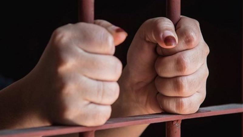 إحالة معلمة للمحاكمة الجنائية بتهمة التعدي على تلميذ داخل مدرسة بغرب القاهرة