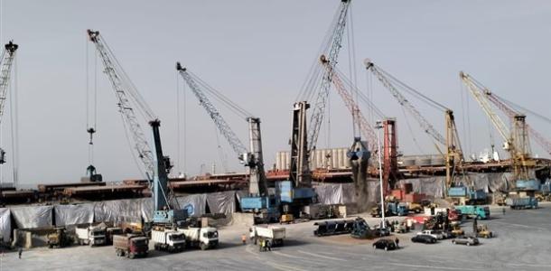 طفرة غير مسبوقة في ميناء دمياط.. تفريغ 138 ألف طن «سلاج» في زمن قياسي