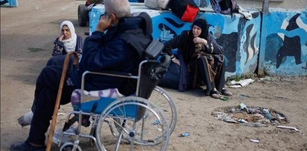 وصول دفعة من العائدين لقطاع غزة عبر معبر رفح البري إلى مجمع ناصر الطبي بخان يونس