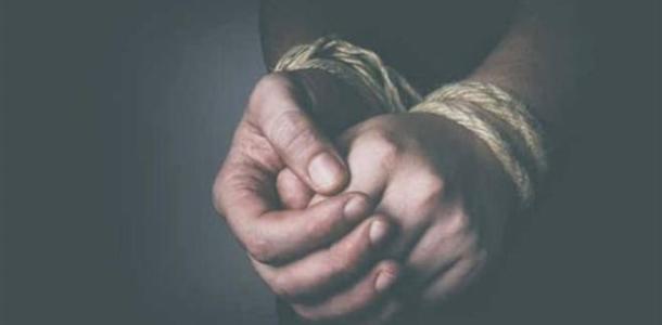 القصة الكاملة لواقعة ميت عاصم.. شاب يُجبر على ارتداء «بدلة رقص» و«التشهير» به في وضح النهار بالقليوبية