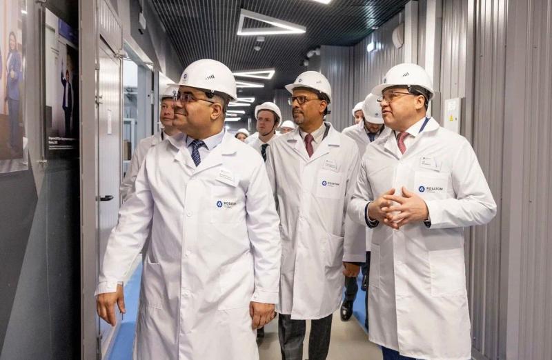 رئيس جهاز مشروعات إنشاء المحطات النووية يزور مركز تقنيات التصنيع الإضافي لروساتوم في موسكو