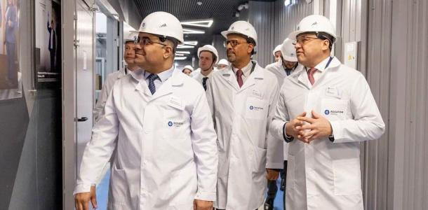 رئيس جهاز مشروعات إنشاء المحطات النووية يزور مركز تقنيات التصنيع الإضافي لروساتوم في موسكو