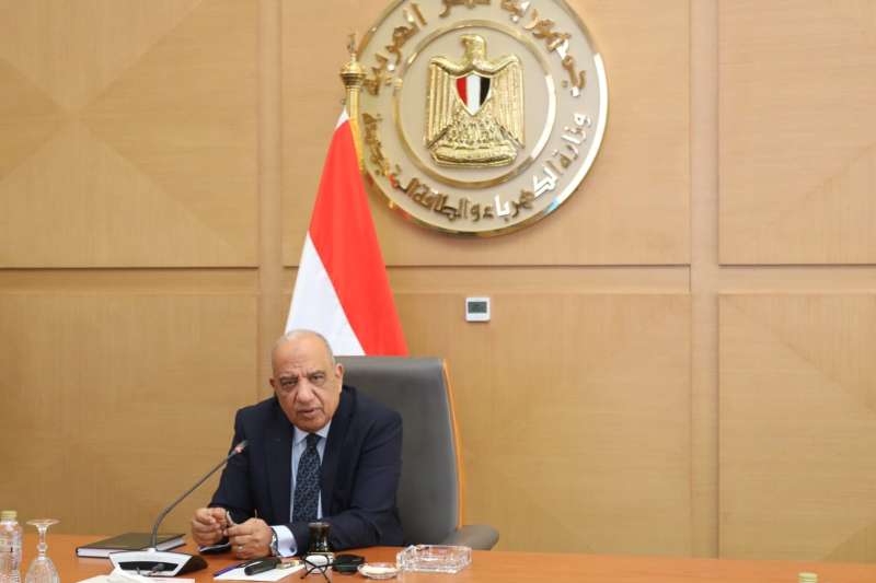 وزير الكهرباء يجتمع برؤساء شركات التوزيع لمراجعة خطة العمل واجراءات تأمين التغذية