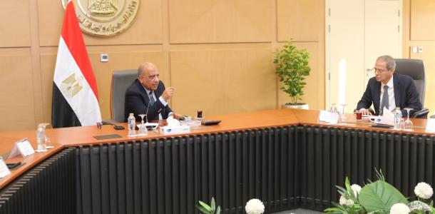 وزير الكهرباء يجتمع برؤساء شركات الإنتاج لمتابعة خفض معدلات استهلاك الوقود قبل فصل الصيف