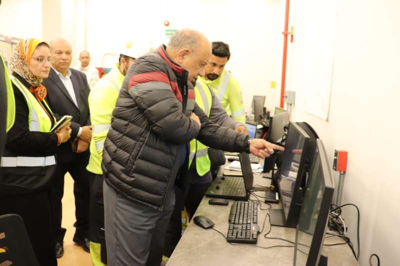 وزير الكهرباء يتفقد محطة الربط الكهربائي المصري السعودي العملاقة جهد 500 كيلو فولت