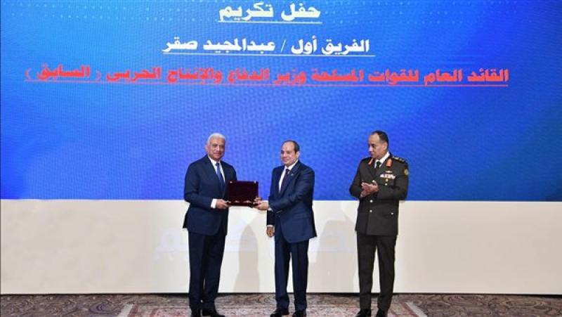 الرئيس عبدالفتاح السيسي يصدّق على تعيين الفريق أول عبدالمجيد صقر مساعدًا لرئيس الجمهورية