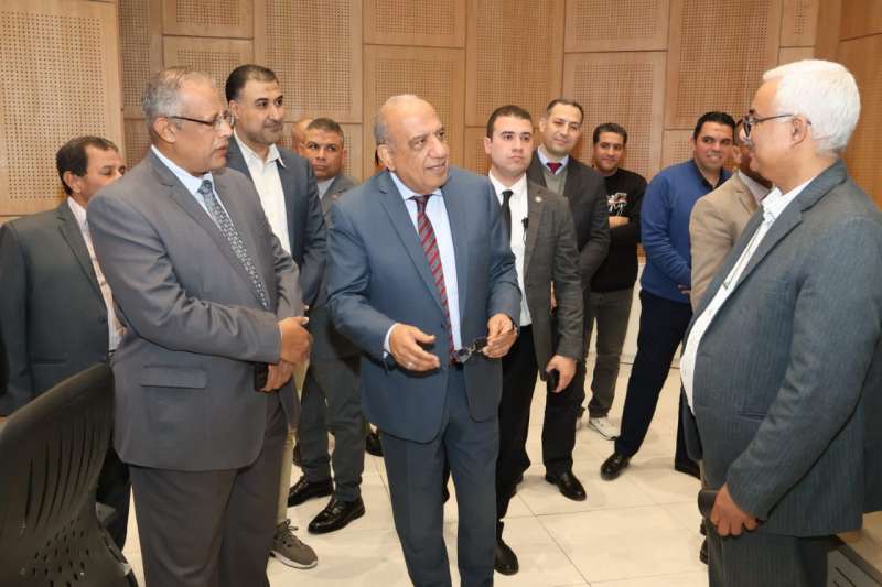 وزير الكهرباء يتفقد المركز القومي للتحكم في الطاقة ويتابع سير العمل وجودة التغذية في رمضان