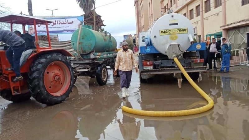 الصرف الصحي بالقاهرة يعلن الانتهاء من رفع تجمعات مياه الأمطار بعدد من المحاور الرئيسية بالمناطق المتأثرة