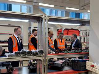 رئيس الجهاز المشرف على مشروعات إنشاء المحطات النووية يزور إحدى شركات روساتوم