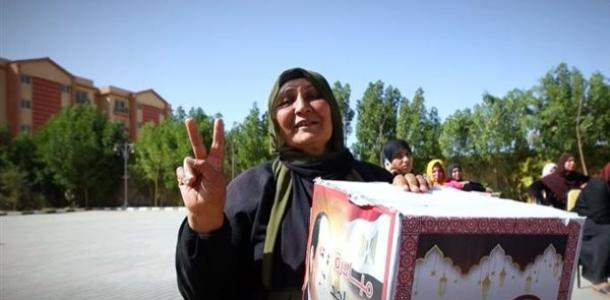 «الداخلية» توزع عبوات غذائية على الفئات الأولى بالرعاية بمناسبة شهر رمضان