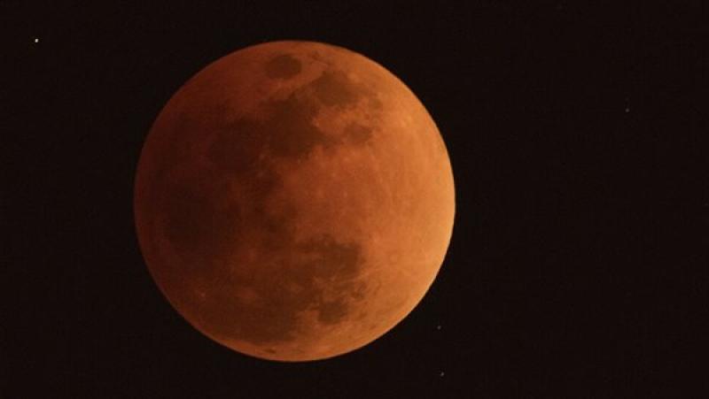 خسوف كلي للقمر اليوم الثلاثاء 3 مارس 2026 لمدة 58 دقيقة حول العالم