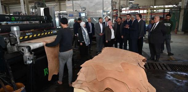 وزير الصناعة يزور مدينة الجلود بالروبيكي لتعزيز الإنتاج وتوسيع الصادرات