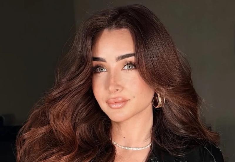 الجمهور يتفاعل مع صور هنا الزاهد بلا مكياج