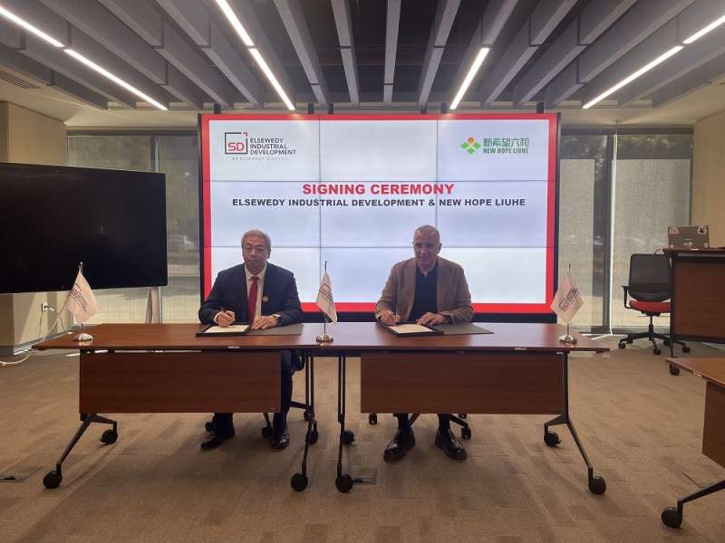 شركة السويدي توقع عقدًا مع «نيوهوب» لإنشاء مصنع أعلاف في «اندستريا العاشر»