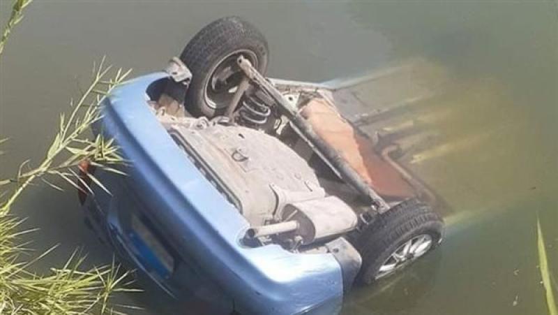 «الملاكي انحرفت بشكل مفاجئ».. مصرع شخصين في حادث سقوط سيارة داخل ترعة بالغربية