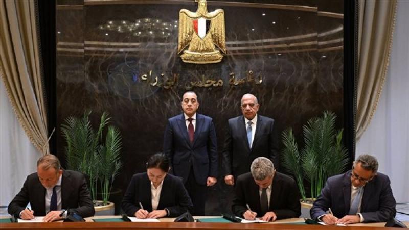 توقيع حزمة من اتفاقيات لمشروعات طاقة متجددة وإقامة محطات مستقلة لتخزين الطاقة الكهربائية