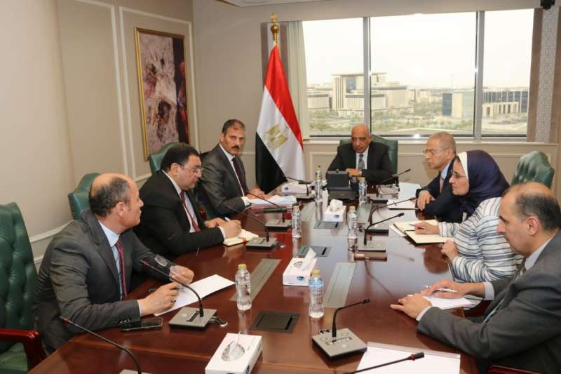 وزير الكهرباء يجتمع بخلية إدارة الأزمة لمتابعة تأمين الشبكة ومراجعة مخزون الوقود لمحطات التوليد