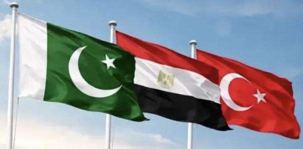 القاهرة تتحول لـ«غرفة عمليات دبلوماسية» تضم تركيا وباكستان.. مصر تقود وساطة ثلاثية لمنع انفجار ضفتي الخليج