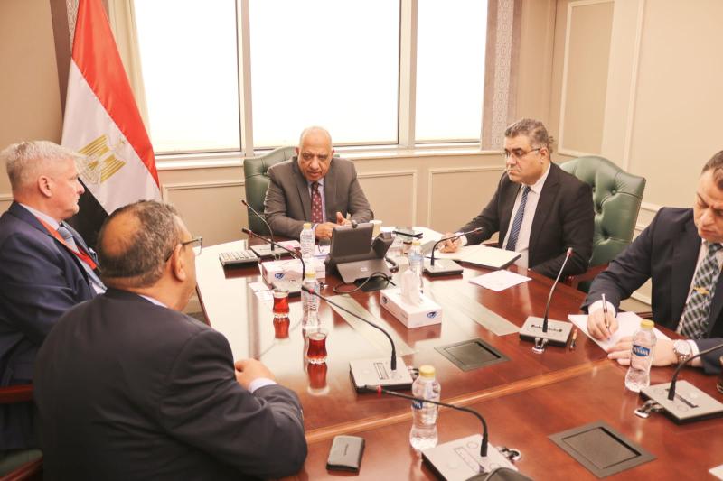 وزير الكهرباء يبحث مع مسئولي باوكو الألمانية التعاون بمجالات توطين صناعة مواسير وأنابيب الضغط