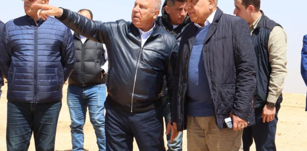 وزيرا الكهرباء والنقل يتفقدان منطقة جبل الجلالة لبدء إقامة عدد من مشروعات طاقة الرياح