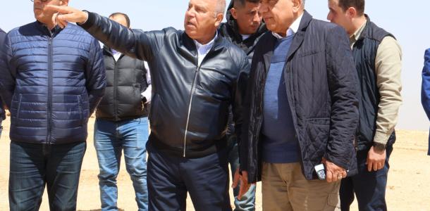 وزيرا الكهرباء والنقل يتفقدان منطقة جبل الجلالة لبدء إقامة عدد من مشروعات طاقة الرياح