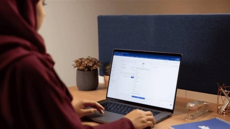 اليوم.. بدء تنفيذ قرار العمل عن بُعد لتسهيل الخدمات وتقليل التكدس الإداري