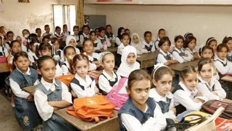 التعليم مستمر بالمدارس رغم تفعيل العمل عن بعد الأحد