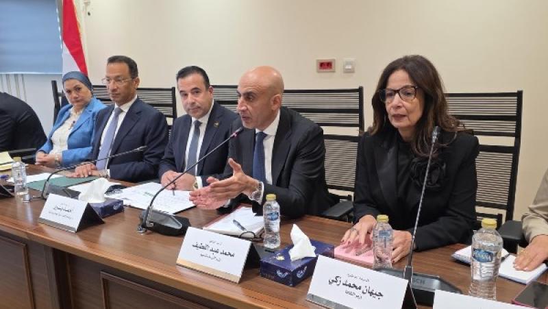 وزير التعليم: ندرس تخصيص باقات رقمية آمنة للطلاب دون سن 18 عامًا