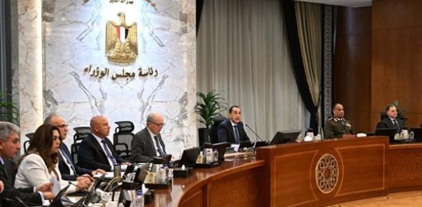 رئيس الوزراء: توجيهات رئاسية بالتوسع في الاعتماد على الطاقة الشمسية وزيادة احتياطي السلع الاستراتيجية