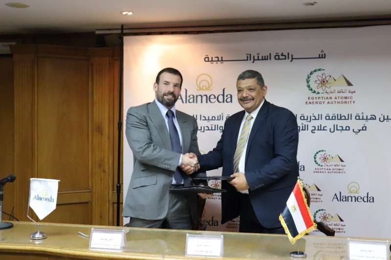 هيئة الطاقة الذرية ومجموعة «ألاميدا» يوقعان اتفاقية تعاون لإعادة تشغيل وحدة العلاج الإشعاعي